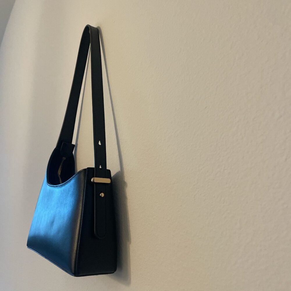 8 Other Reasons Black Shoulder Bag - Picture 4 of 9